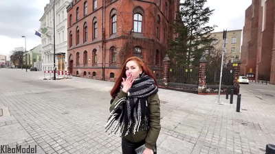 پیکاپ عمومی: دختر زیبا برای آیفون فاک می شود و در بیدمشکش تقدیر می شود. CleoModel